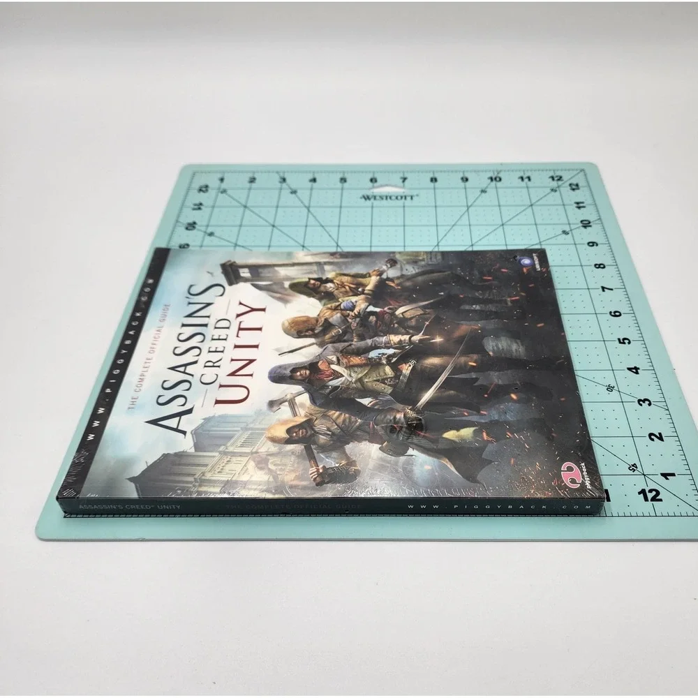 Assassin's Creed Unity Complete Official Strategy Guide W/Map and Poster‎ Sealed